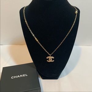 Chanel 18kt gold and pink crystal necklace